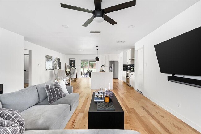 Building Photo - 8704 Clarewood Dr