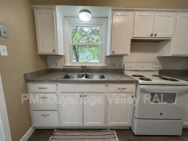 Building Photo - 2364 Suncrest Dr