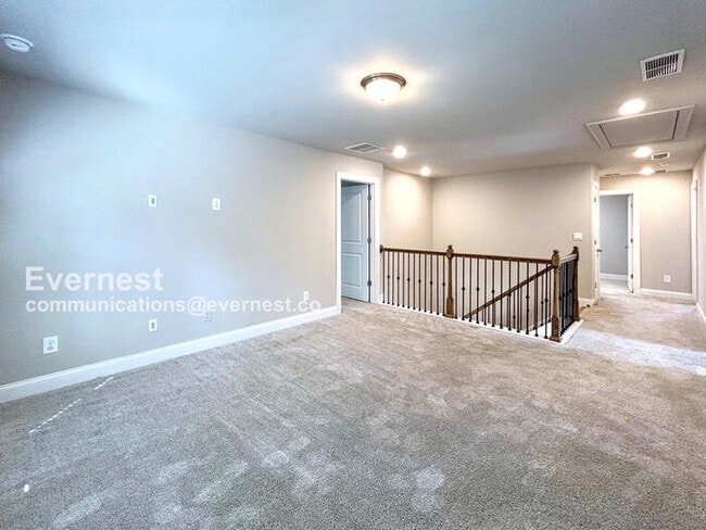 Building Photo - 662 Stately Dr