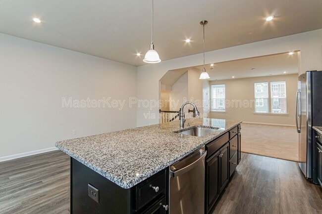 Building Photo - 945 Arnold Place Dr