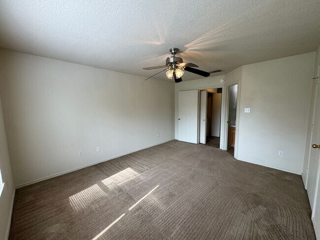 Building Photo - 1602 Aztec Trce