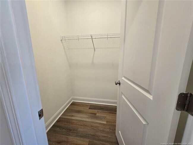 Building Photo - 111 Pine Needle Dr