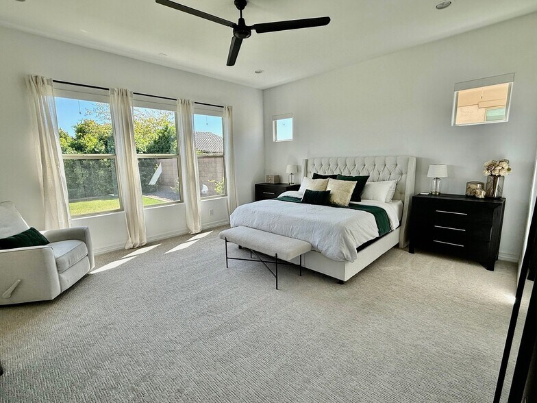 Building Photo - 10649 Thatcher Ave