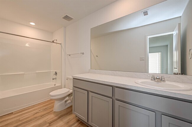 Building Photo - 3426 Golden Amber Ct