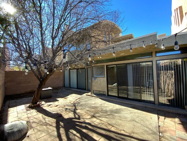 Building Photo - 3 Bedroom Townhome Available Near Eubank Blvd NE & Montgomery Blvd NE!