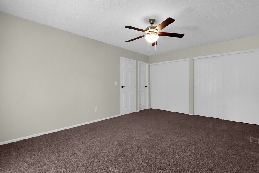 Master bedroom - 1817 Weather Stone Ln