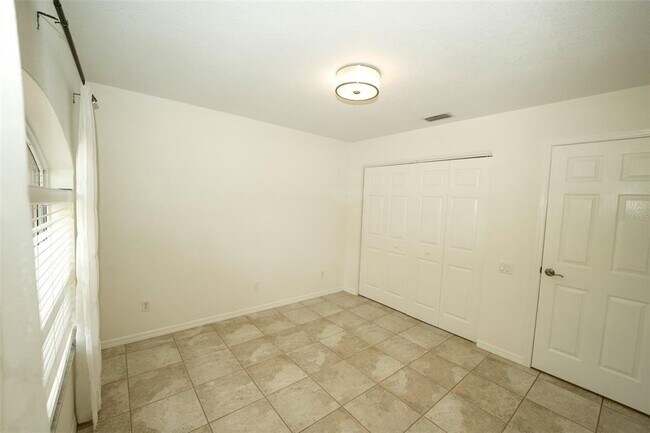 Building Photo - 285 Marquette Rd