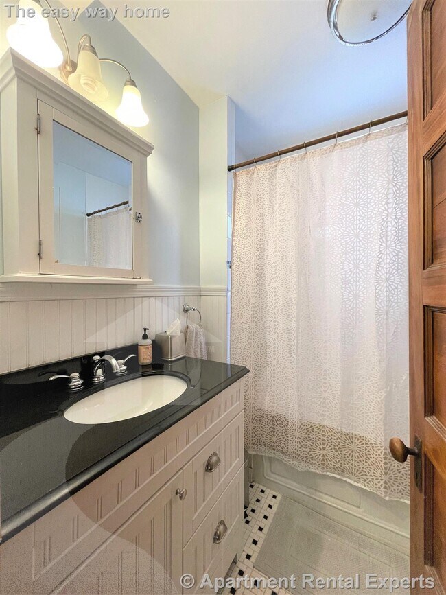 Building Photo - 95 Bartlett St