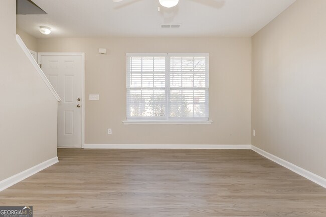 Building Photo - 342 Coral Cir