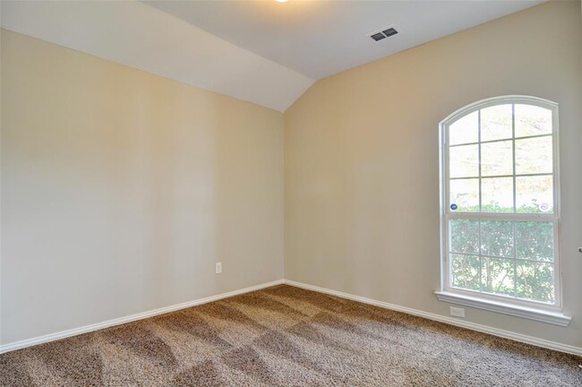 Building Photo - 120 Hamilton Dr