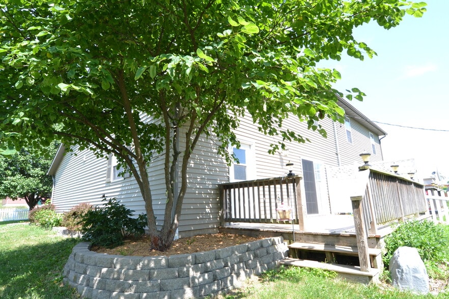 Building Photo - 1900 Salter Pl