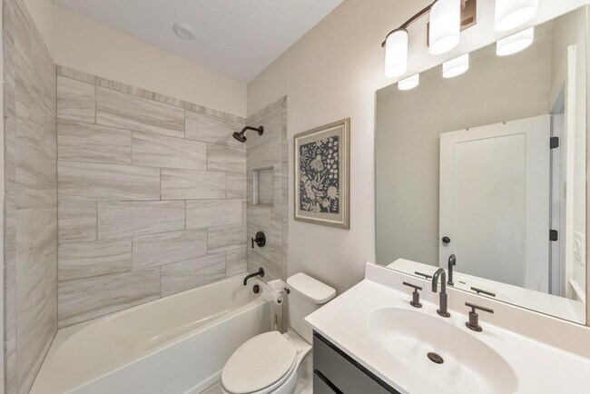 Building Photo - 320 Oak Arms Wy