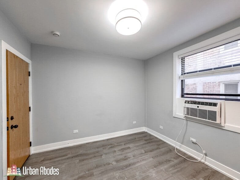 Building Photo - 503 W Belmont Ave