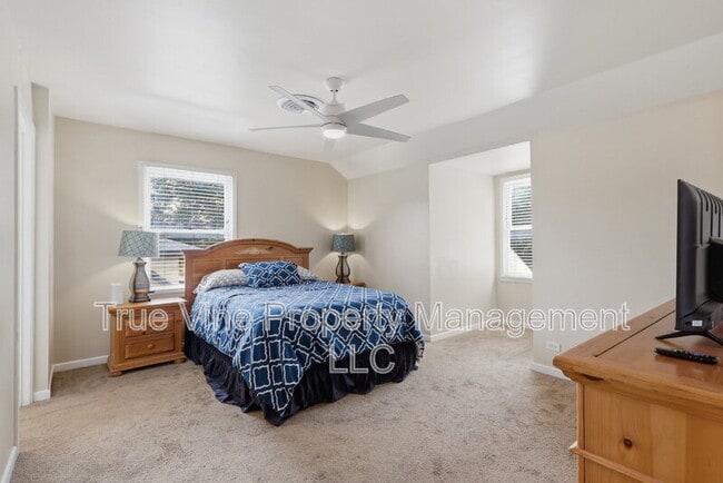Building Photo - 2423 W Gramercy Pl