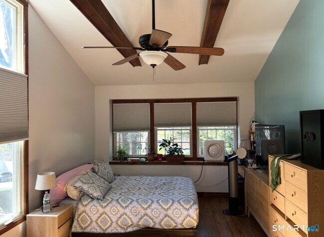 Building Photo - 16 Flak Ln