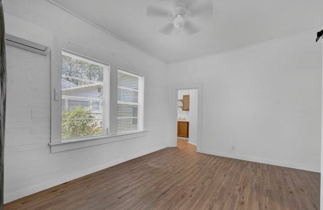 Building Photo - 500 22nd St E