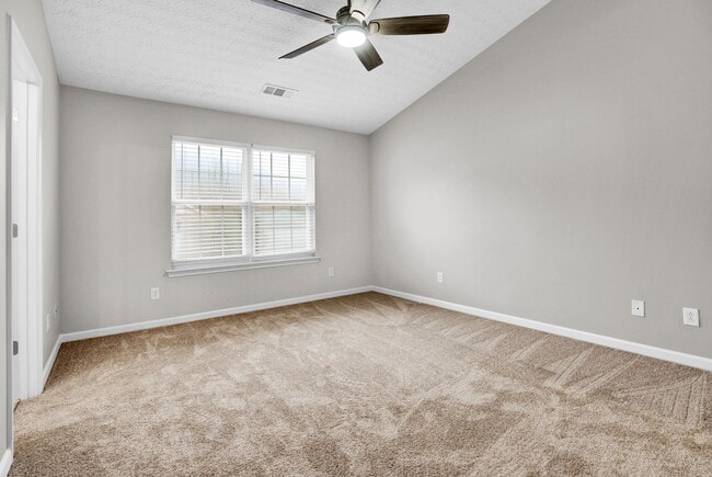 Building Photo - 241 Village Square Dr