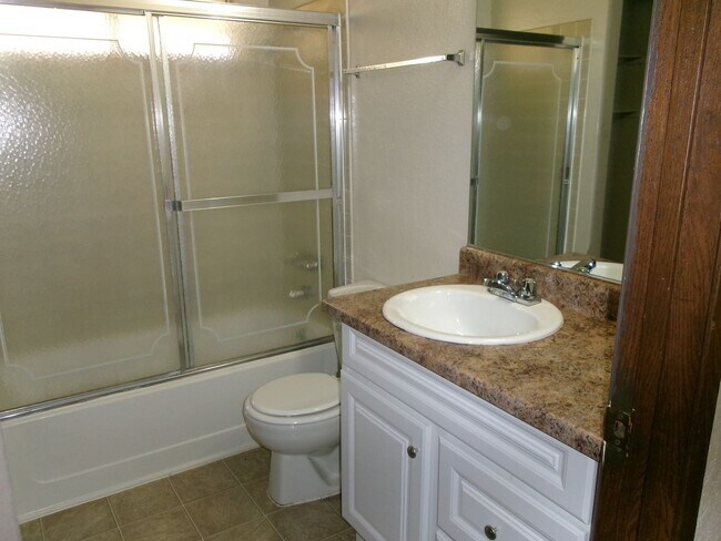 Building Photo - 3140