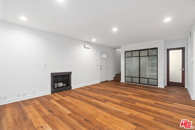 Building Photo - 2508 Arizona Ave