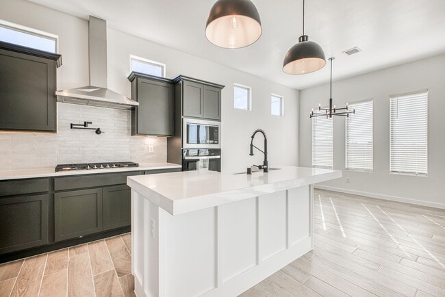 Building Photo - Beautiful East side House 4 bed-2.5 baths, part of The Overlook Casa Club that includes Swimming ...