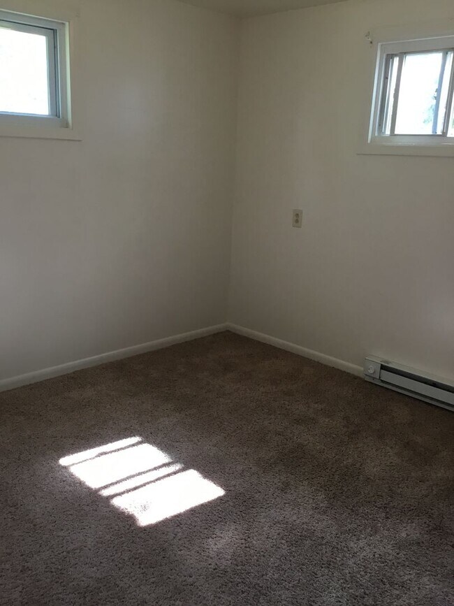 Building Photo - 1729-1733 MANOR RIDGE DRIVE