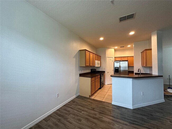 Building Photo - 6624 S Goldenrod Rd