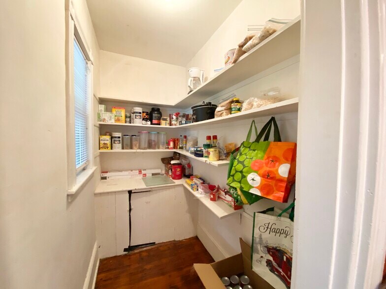 Building Photo - 10 Sachem St