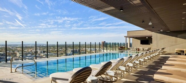 Building Photo - 817 N 6th St