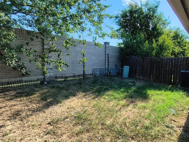 Building Photo - 5725 Swords Dr