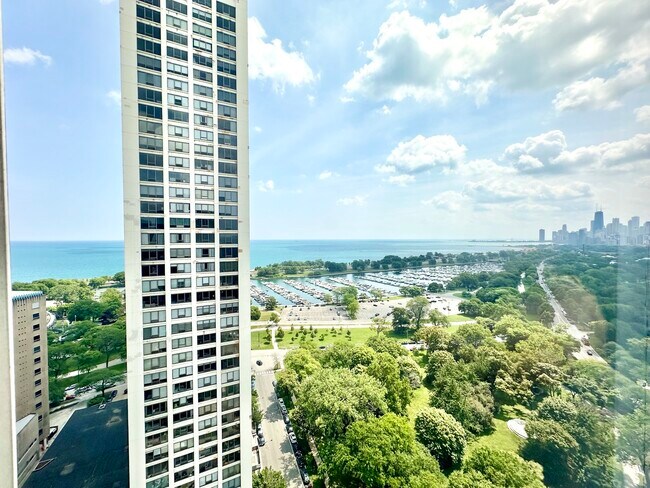 Building Photo - 330 W Diversey Pkwy