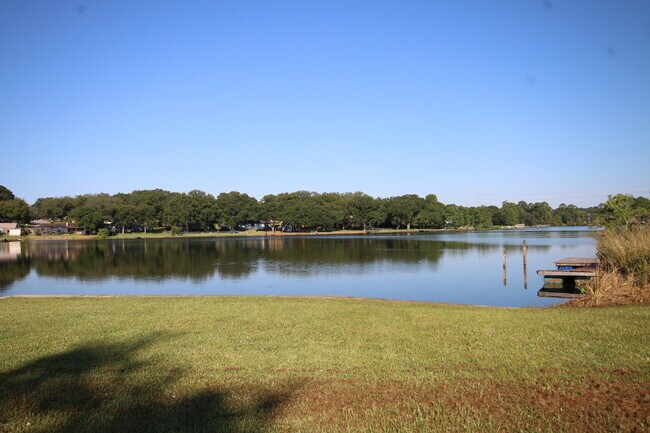 Building Photo - Waterfront Living Nearby – 2/2 Townhouse w...