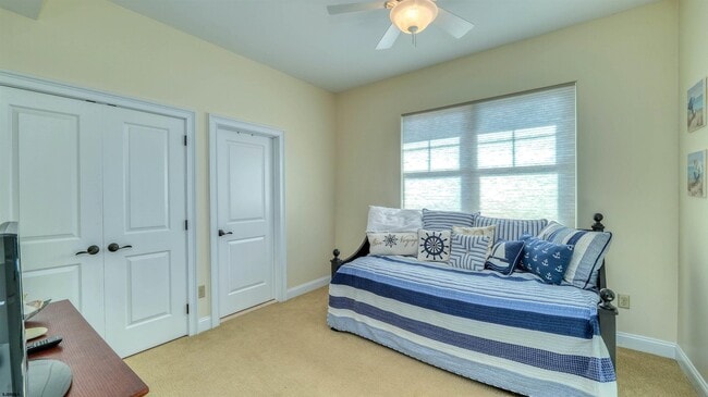 Building Photo - 909 N Cambridge Ave