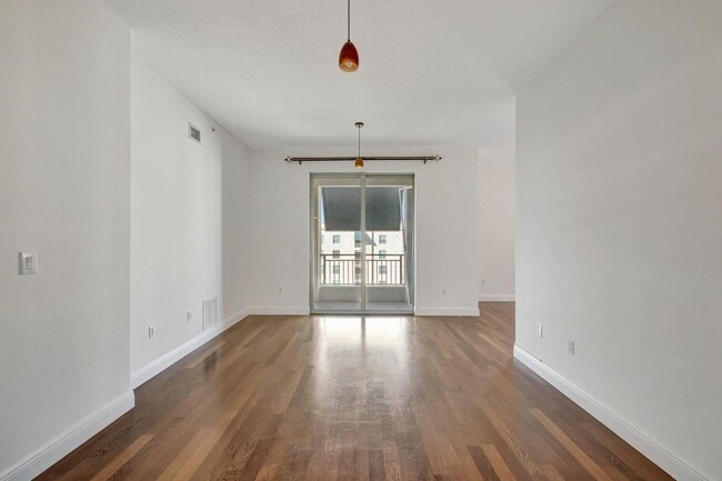 Building Photo - 610 Clematis St