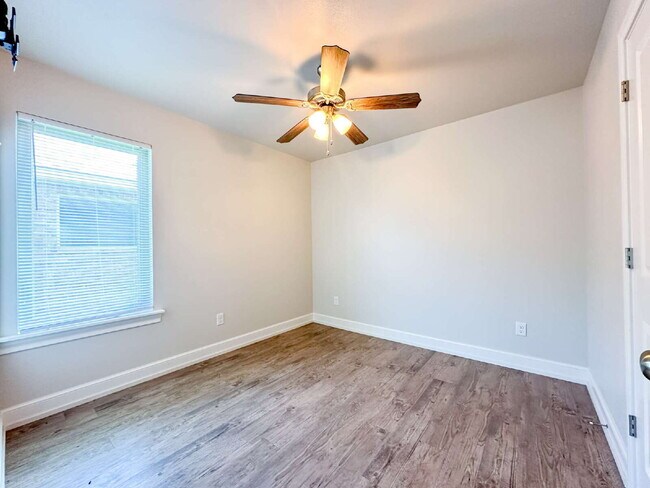 Building Photo - Charming 3/2/2 in Frenship School District!