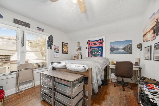 Building Photo - 949 SW 13th St