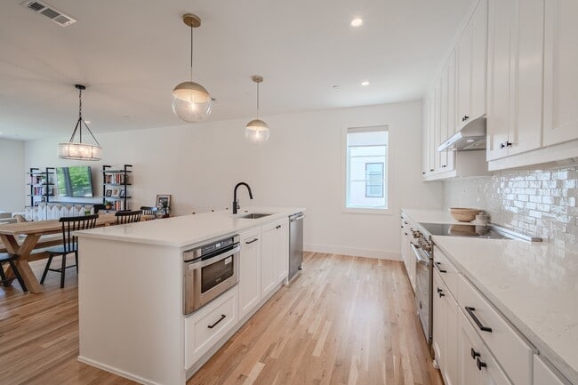 Building Photo - 7207 Gaston Ave