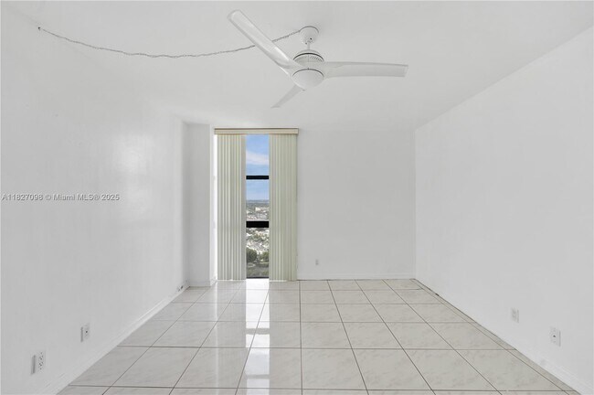 Building Photo - 20335 W Country Club Dr