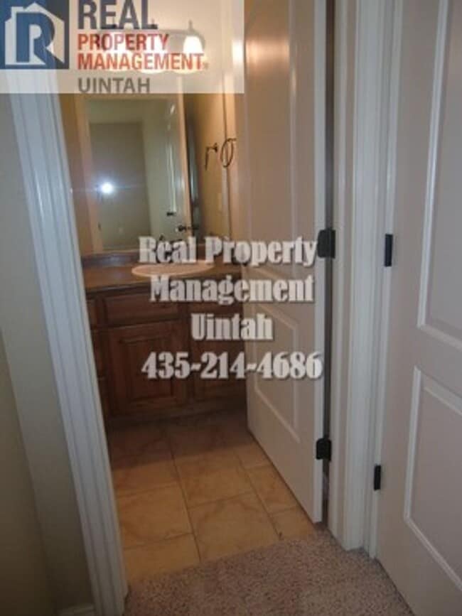 Building Photo - Legacy Meadows Twin Home