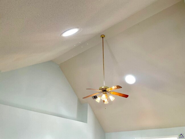 Building Photo - 205 Ellicott Dr