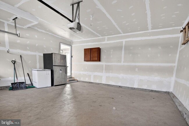 Building Photo - 2012 Crepe Myrtle Ln