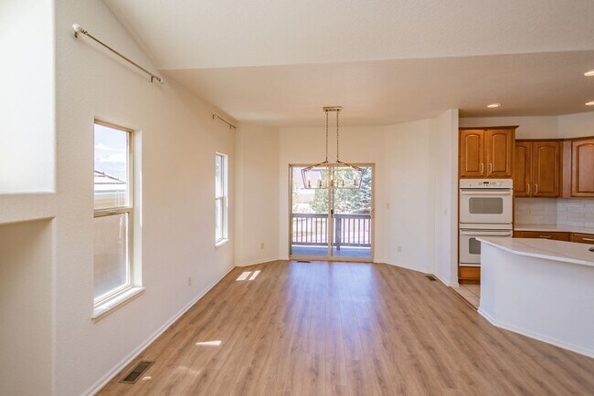 Building Photo - 8270 Regiment Ct