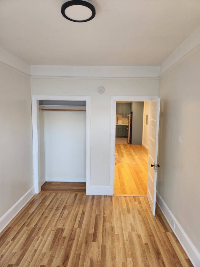 Building Photo - 166 Langton St
