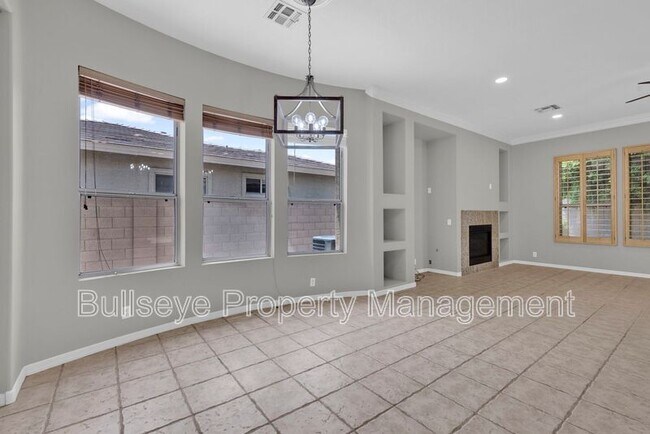 Building Photo - 1550 N Robin Ln