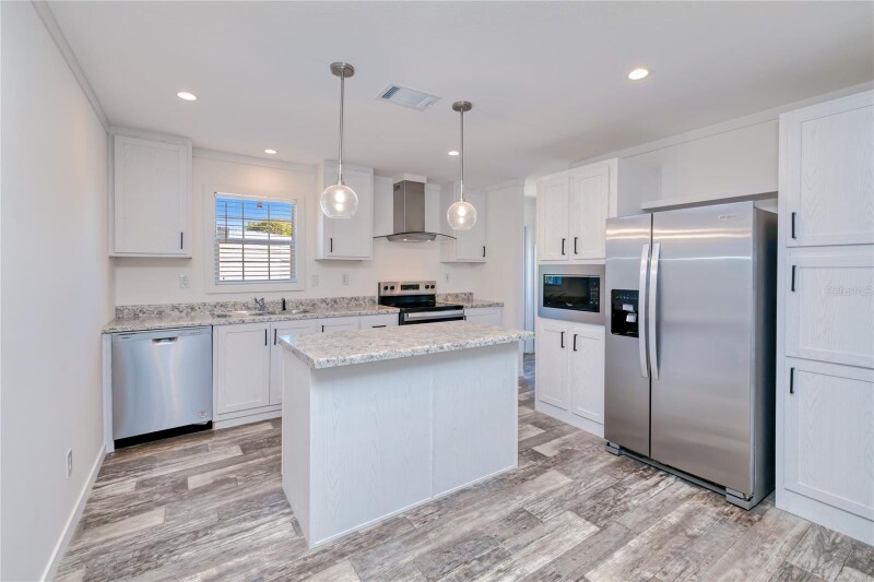 Building Photo - 6720 Villaview Dr