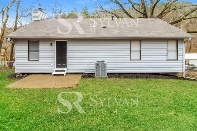 Building Photo - Enjoy living the good life in this 3 bedroom, 2 bathroom home