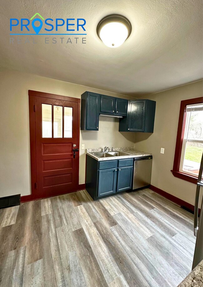 Building Photo - OM1104