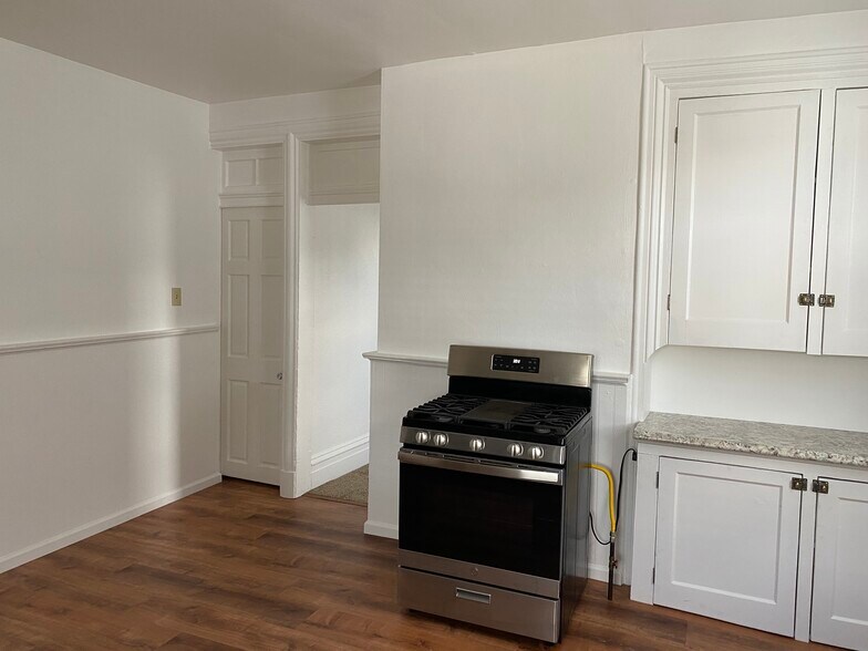 Building Photo - 317 3rd St