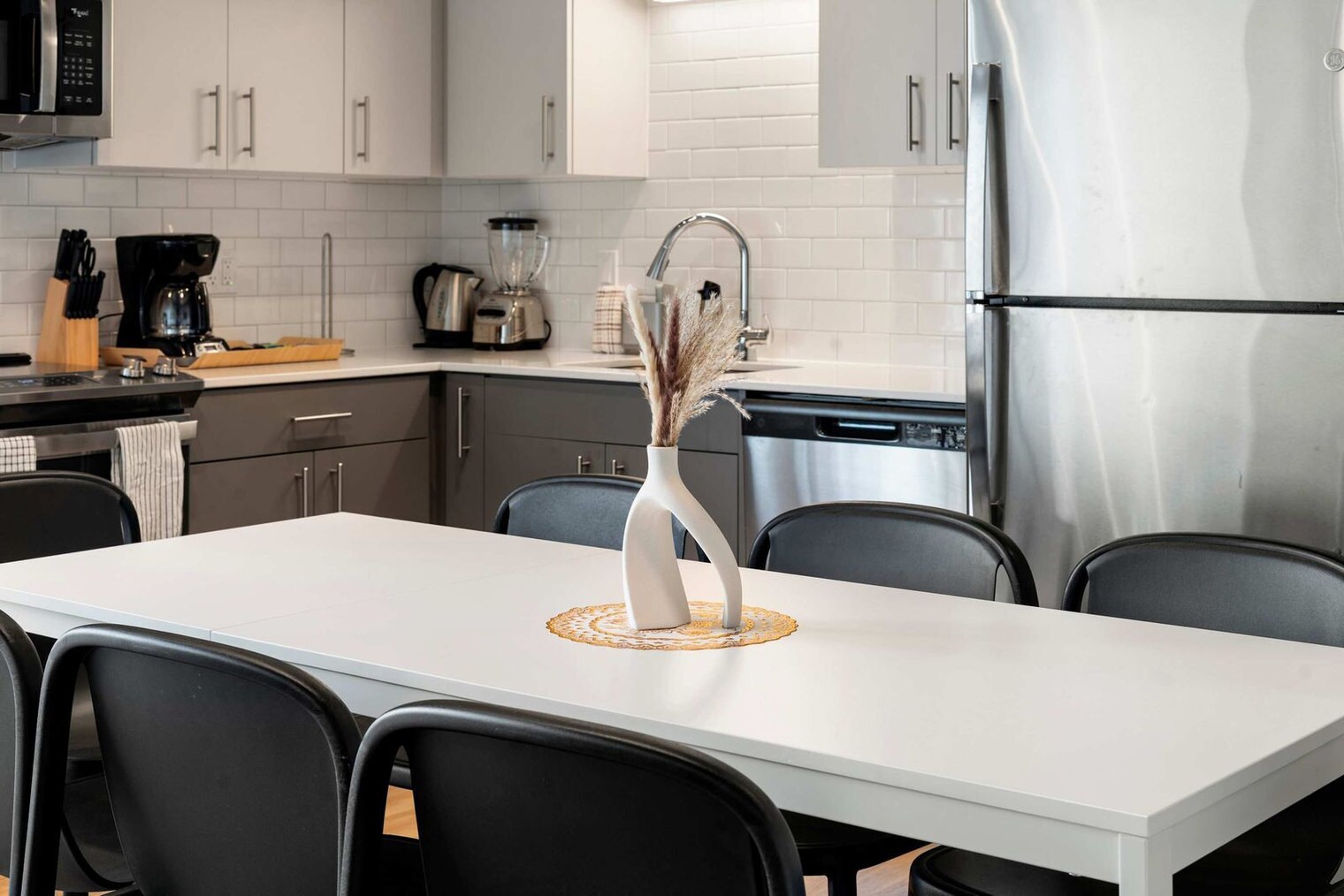 Building Photo - 853 W Blackhawk St