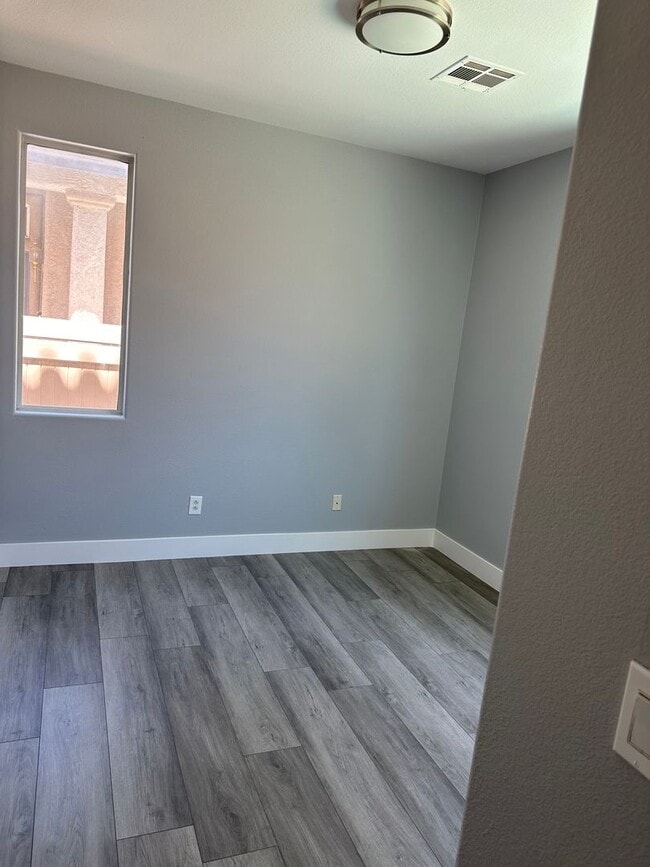 Building Photo - Newly Renovated 4 bedroom, 3 Bath with Pool