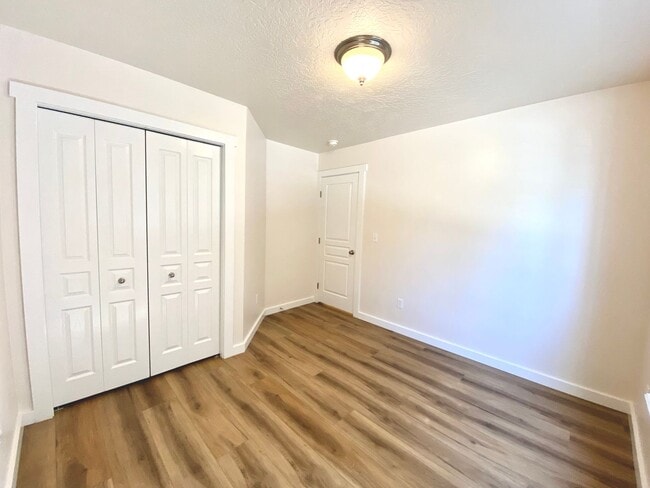 Building Photo - 4 bedroom PLUS office or 5th bedroom in NW Meridian Avail Mid August